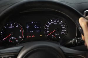 Що робити, якщо світиться лампа тиску оливи? фото